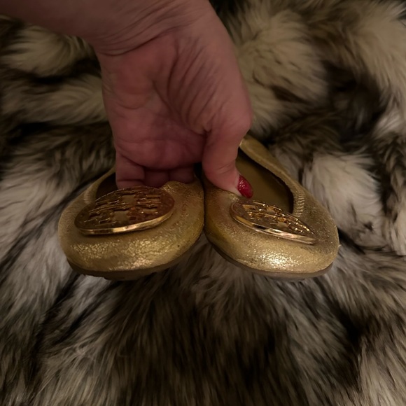 Tory Burch gold leather flats RARE TB logo with bling. Great condition! - Picture 4 of 8